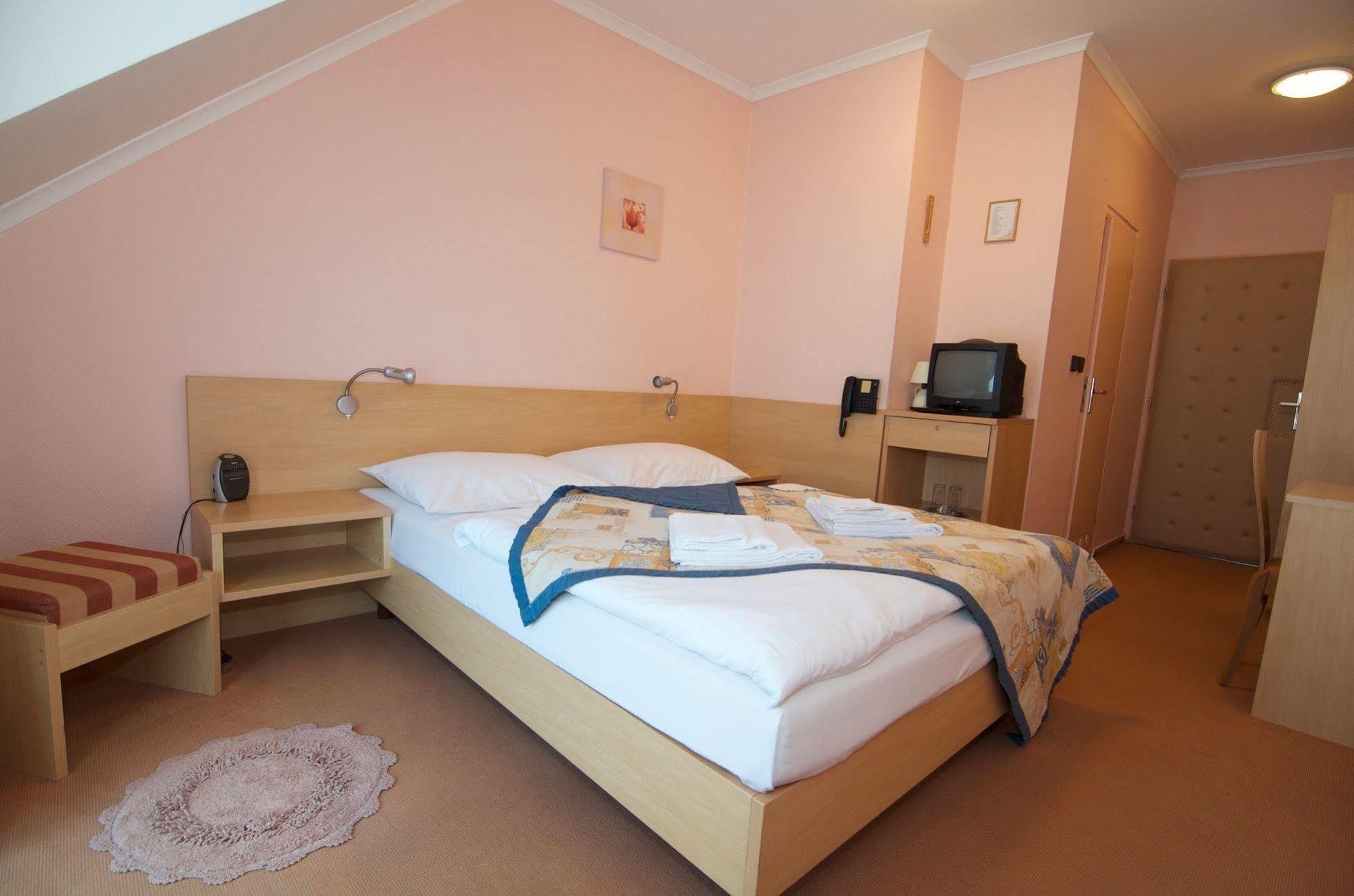 Liptovský Mikuláš Hotel Steve מראה חיצוני תמונה
