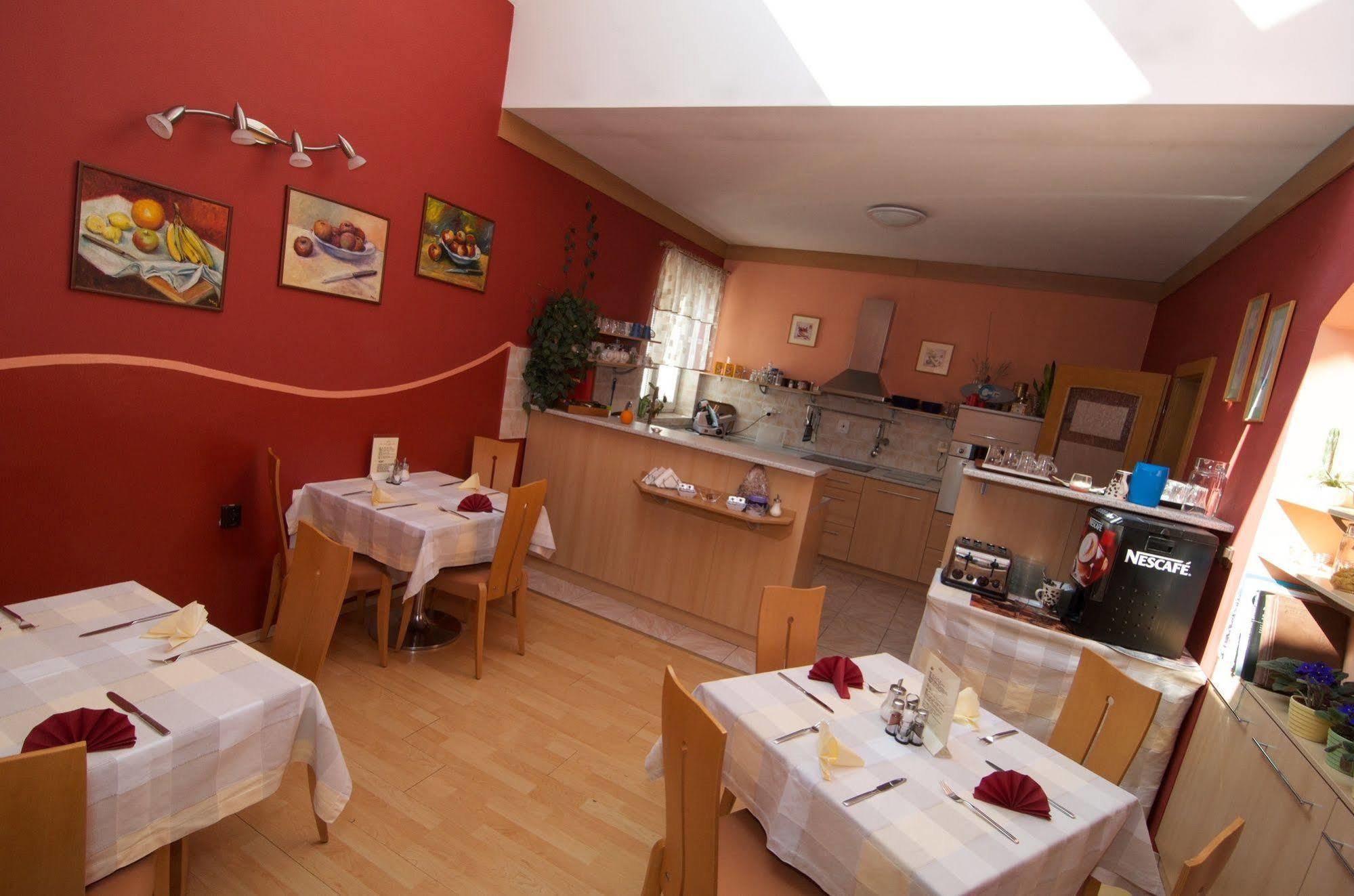 Liptovský Mikuláš Hotel Steve מראה חיצוני תמונה